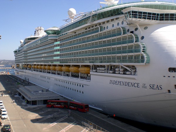 Independence of the Seas and Azura double call at A Coruña