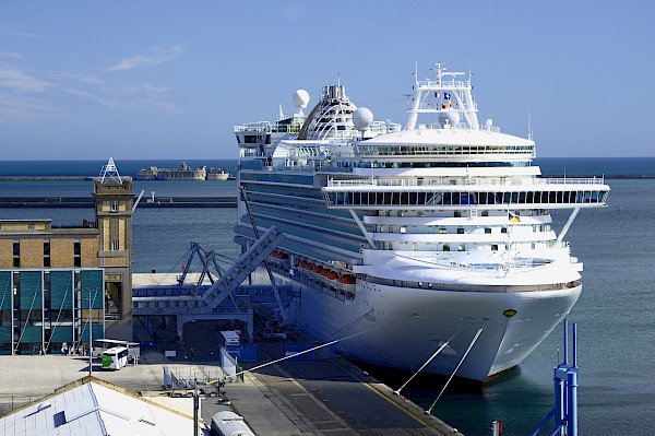 Cherbourg receives first Japanese cruiseship