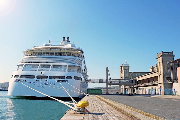 Cherbourg awaits new boarding bridge