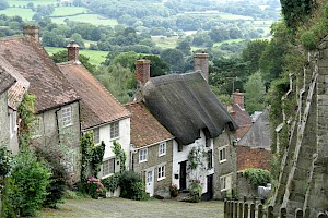 Gold Hill, Shaftesbury by Charles D P Miller is licensed under CC BY 2.0