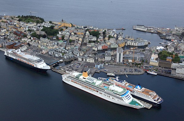 alesund norway cruise ship pier