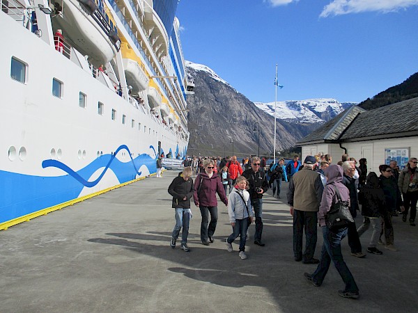 Passenger survey in Eidfjord of Hardangerfjord