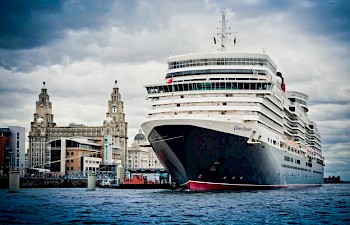 Queen Elizabeth sails into Liverpool