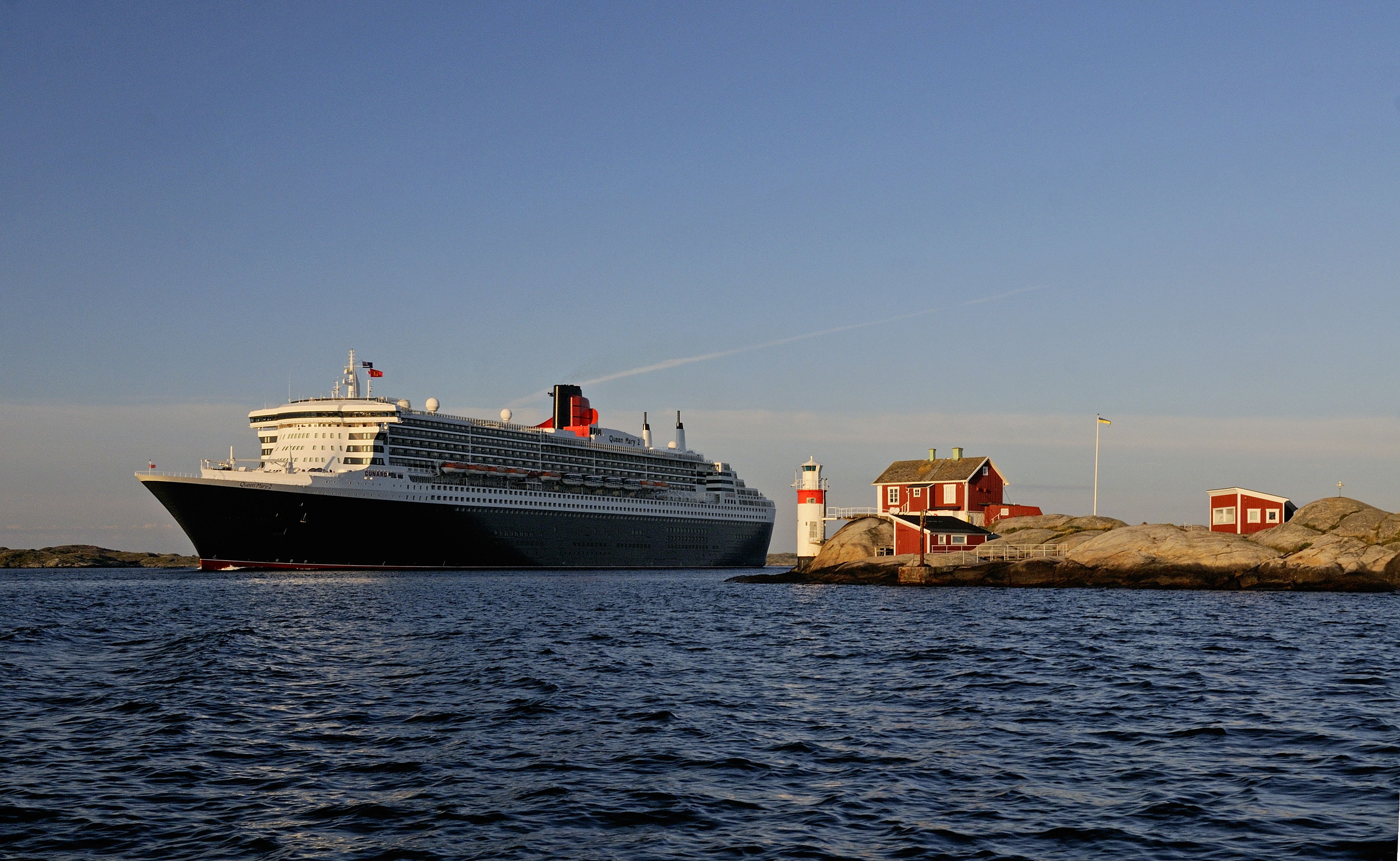 Queen Mary II arriving Skandia harbour