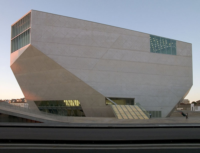 Porto, and particularly Matosinhos, is a backdrop to the most important Portuguese School of Architecture.