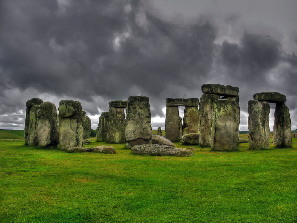 Stonehenge by Qalinx licensed under CC BY 2.0