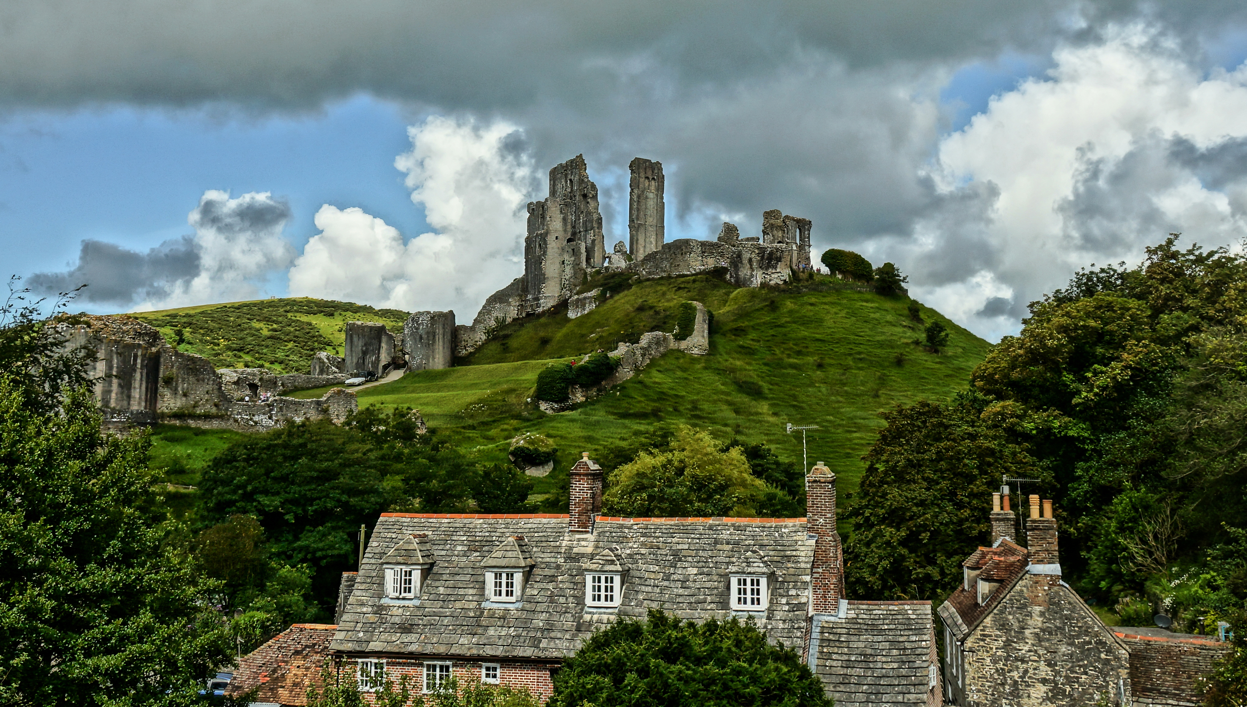 Corfe Castle by Iain A Wanless is licensed under CC BY 2.0
