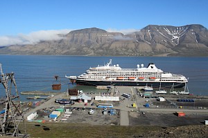 Holland America Lines Prinsendam in Longyearbyen