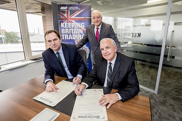 Port of Southampton signs sister port agreement with PortMiami