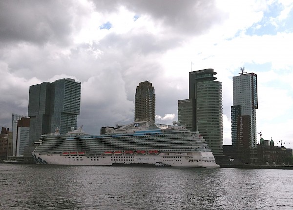Sky Princess in Rotterdam. Nieuw Statendam and Seabourn Ovation will be coming in
