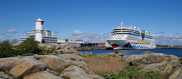 First cruise passengers of the year in Gothenburg go ashore in a bubble