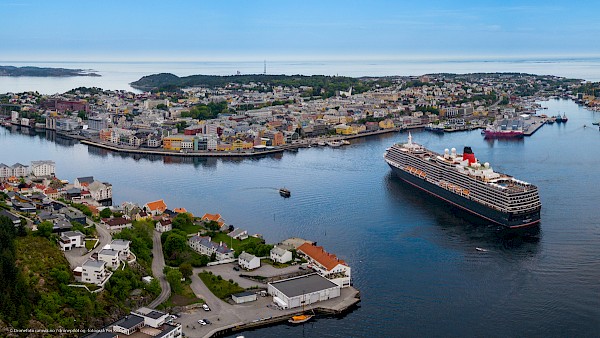 Queen Victoria berthing directly in the town centre of Kristiansund in 2018 (c) Per Kvalvik